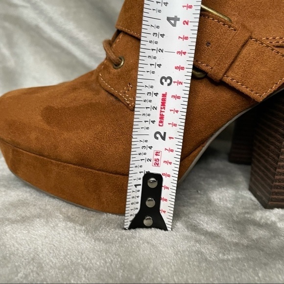 Report Stacked Heel Lace Up Bootie Double Buckle Cognac Faux Suede Size 8.5 - Picture 11 of 11